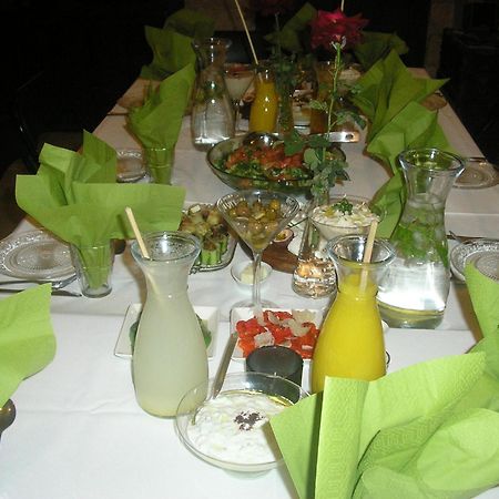 Shulamit Yard Hotel Рош Пина Екстериор снимка