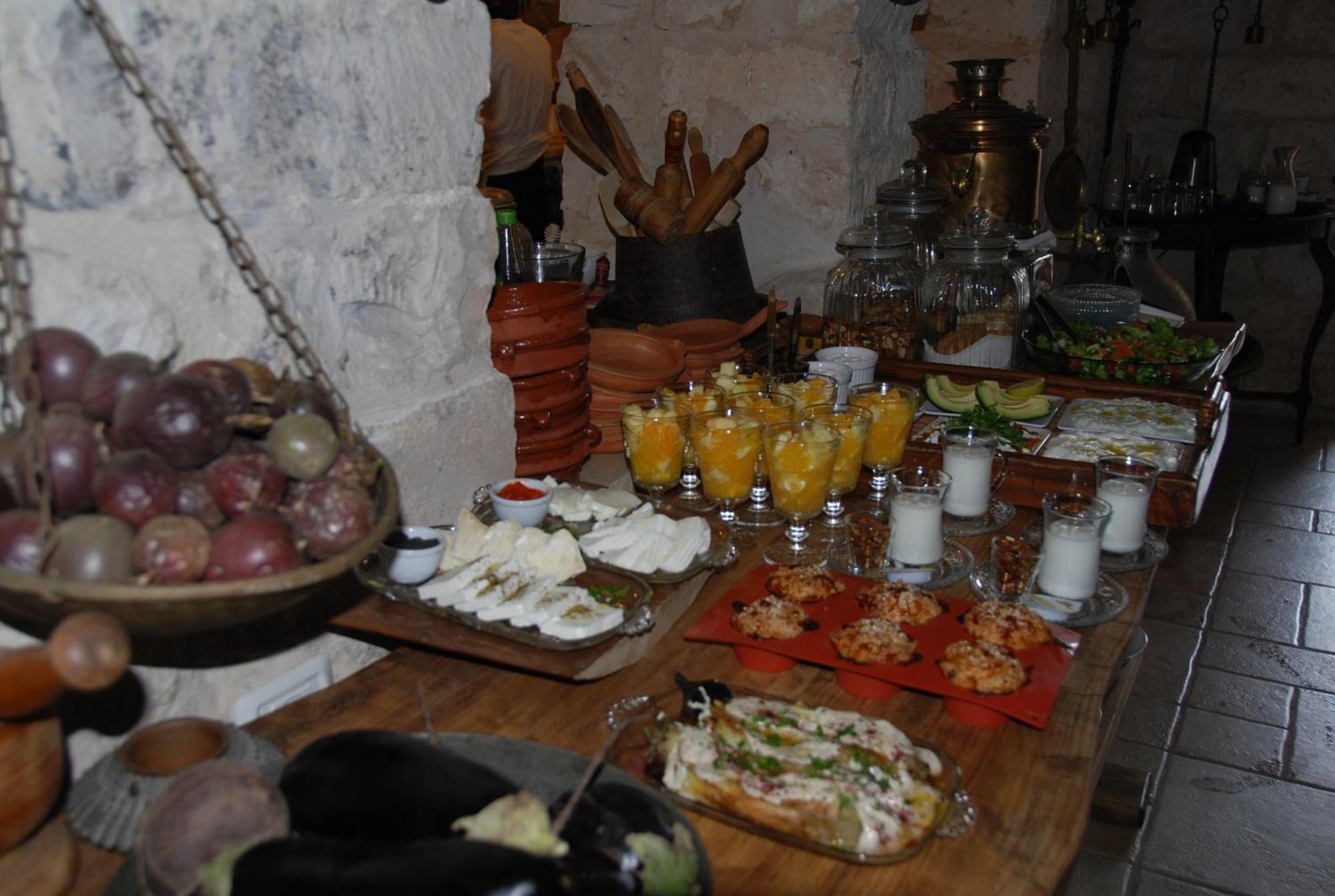 Shulamit Yard Hotel Рош Пина Екстериор снимка