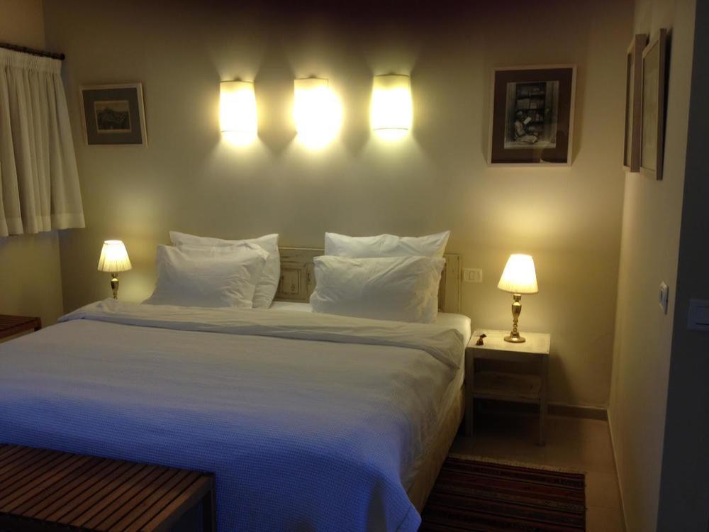 Shulamit Yard Hotel Рош Пина Екстериор снимка