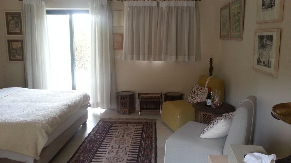 Shulamit Yard Hotel Рош Пина Екстериор снимка