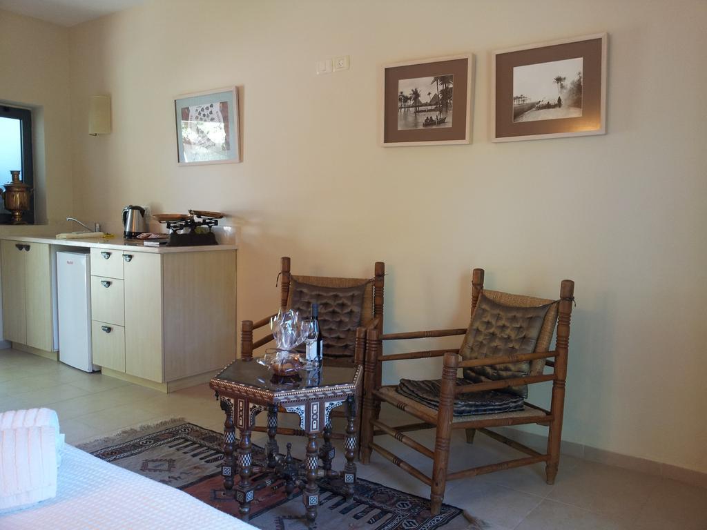 Shulamit Yard Hotel Рош Пина Екстериор снимка