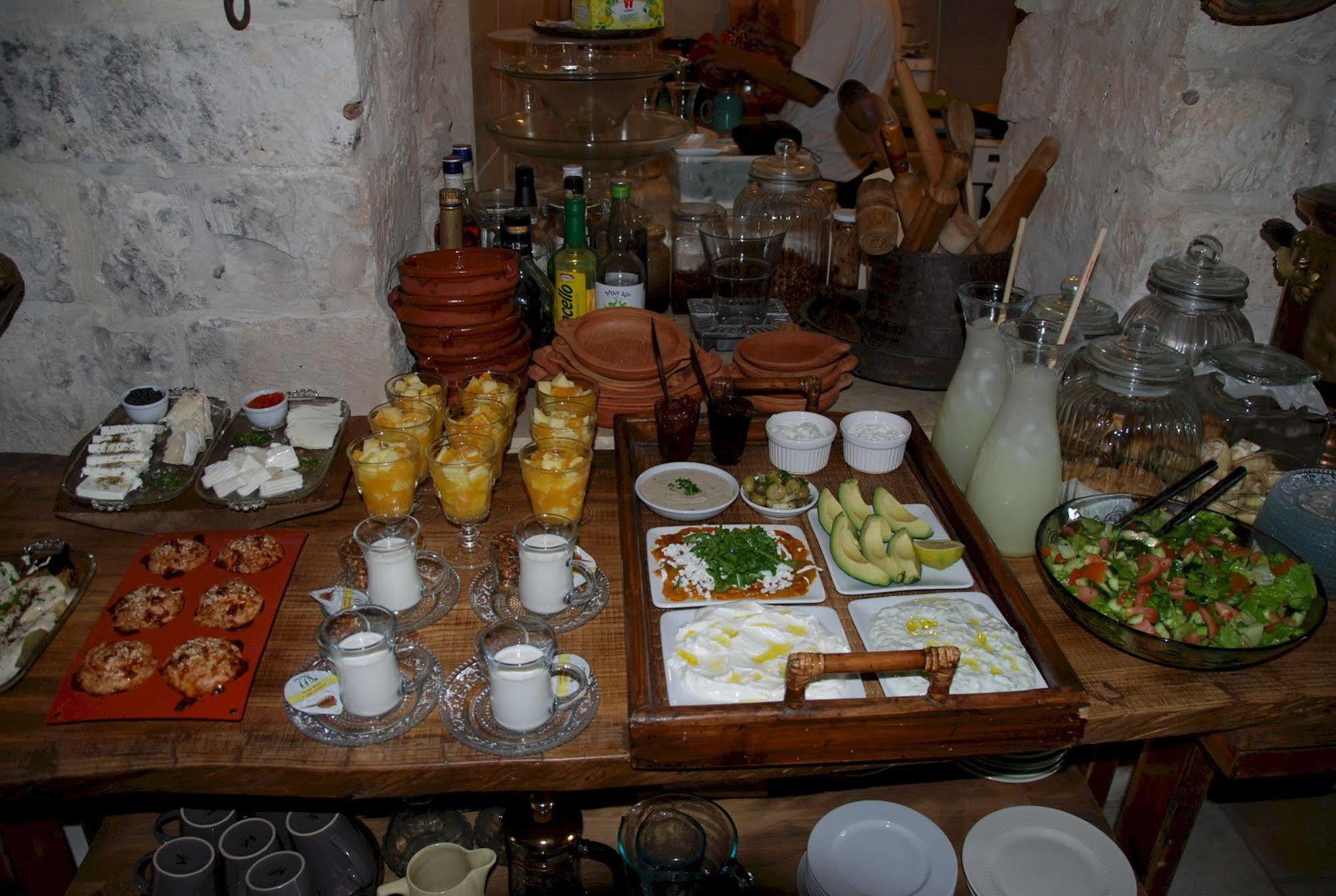 Shulamit Yard Hotel Рош Пина Екстериор снимка