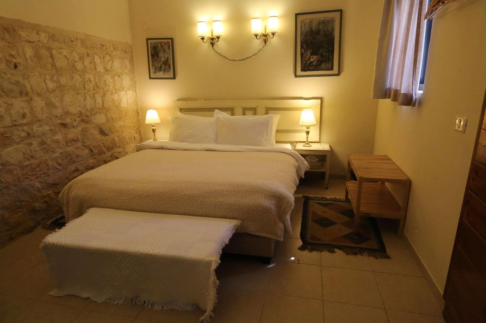 Shulamit Yard Hotel Рош Пина Екстериор снимка