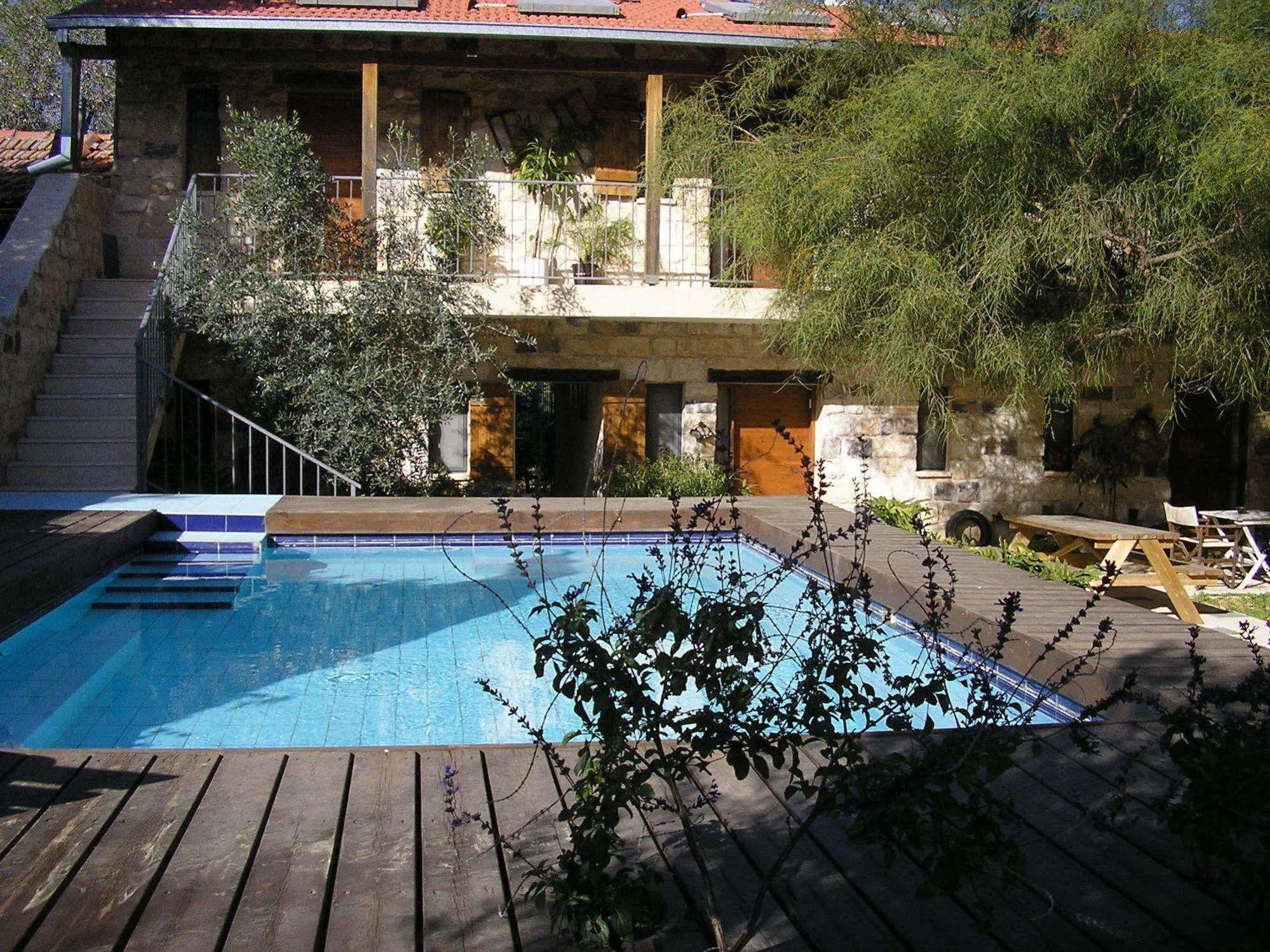 Shulamit Yard Hotel Рош Пина Екстериор снимка