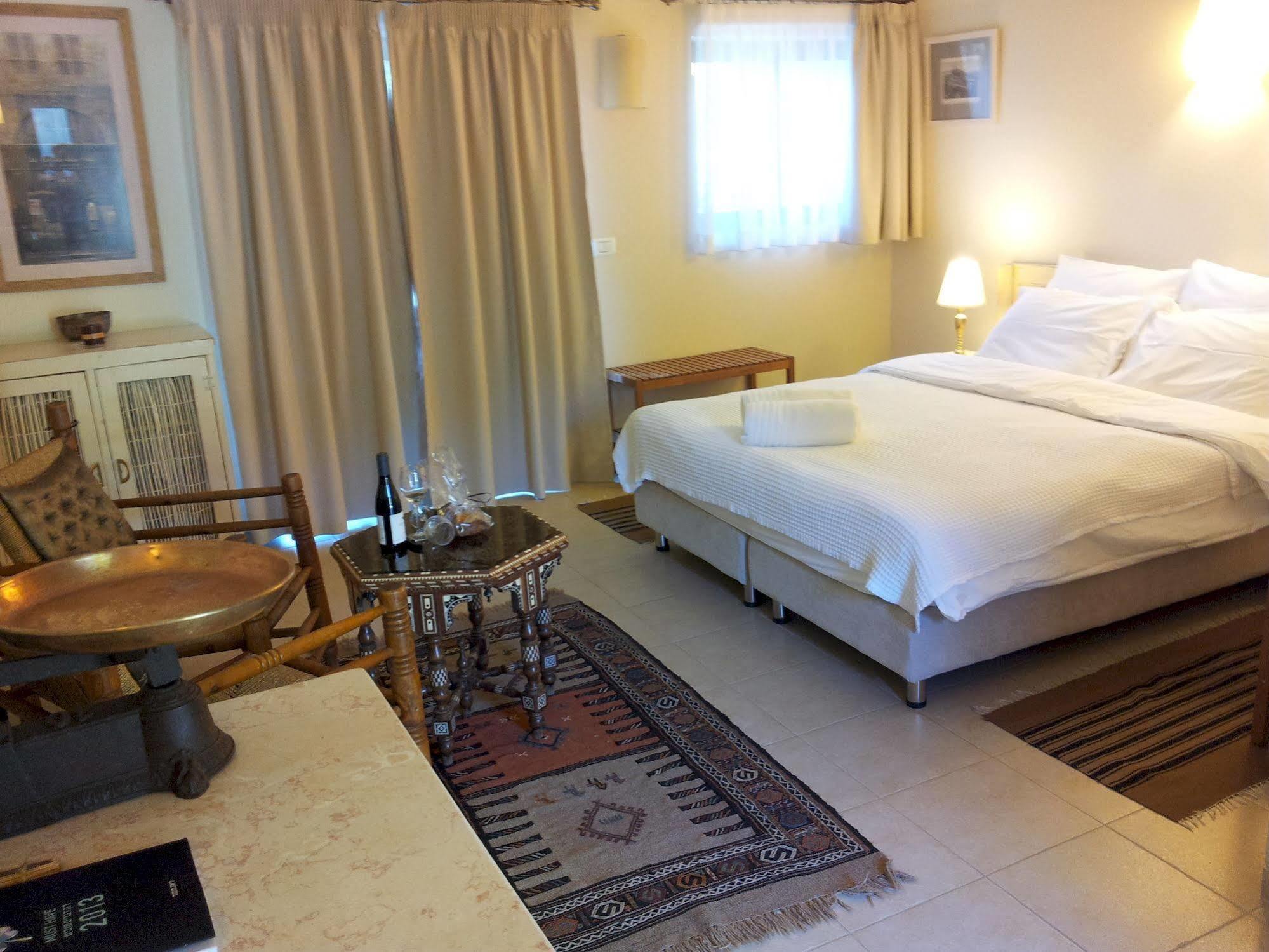 Shulamit Yard Hotel Рош Пина Екстериор снимка