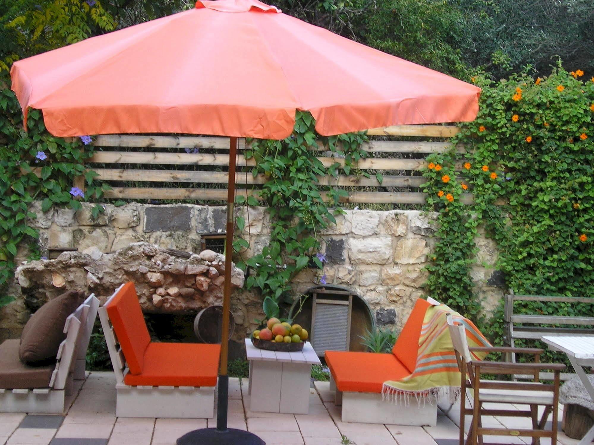 Shulamit Yard Hotel Рош Пина Екстериор снимка