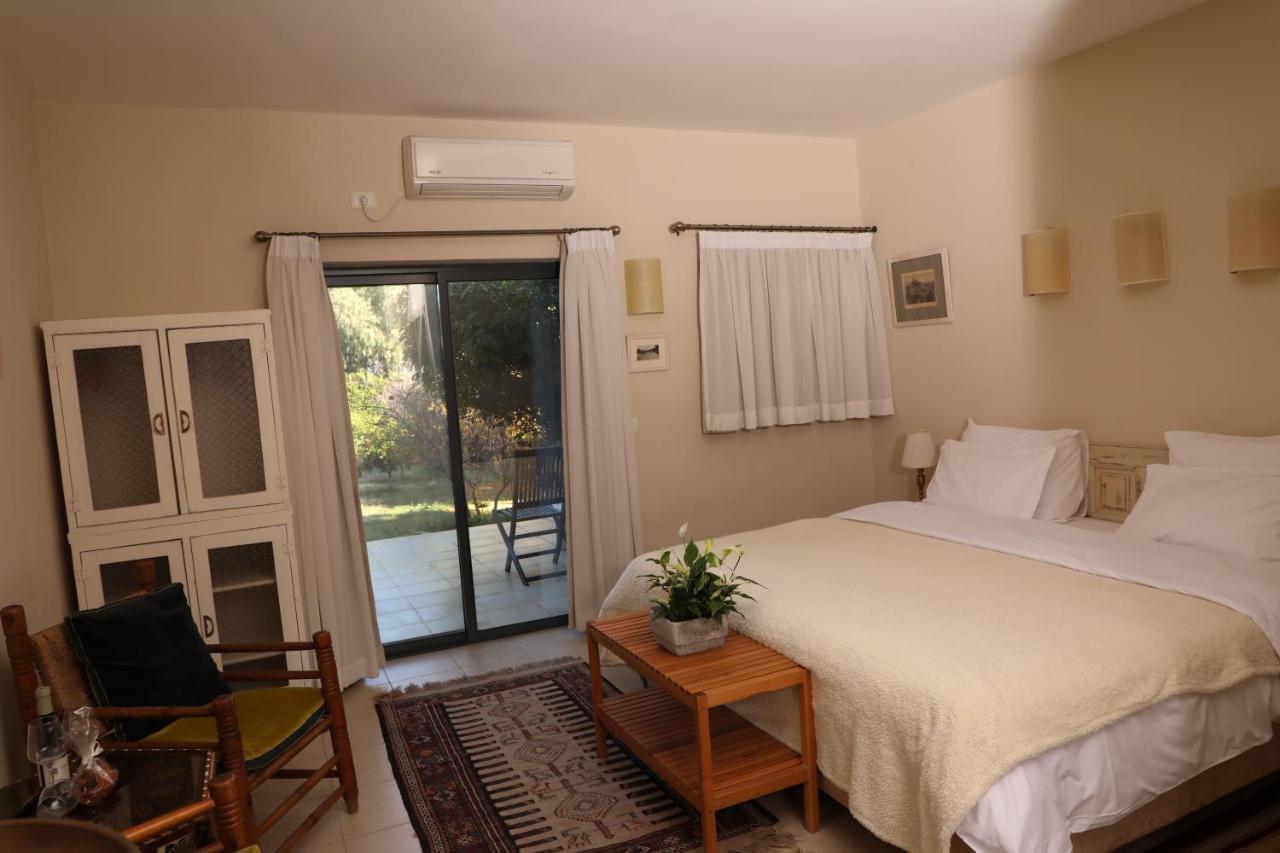 Shulamit Yard Hotel Рош Пина Екстериор снимка