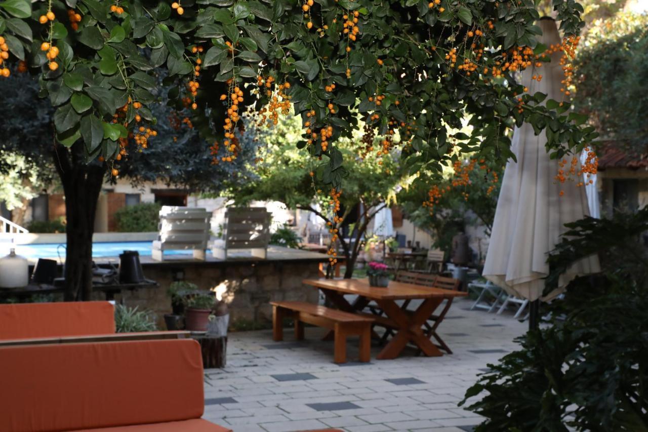 Shulamit Yard Hotel Рош Пина Екстериор снимка